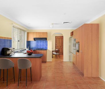 Family Home - Close to Public Transport - Photo 3