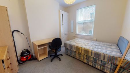 5 Bed Student Accommodation - Photo 2