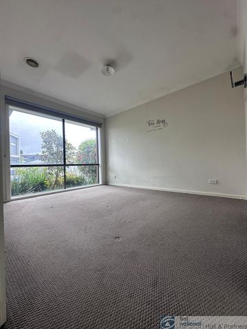 Convenience and location in one pack. - Photo 2