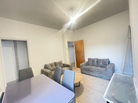 4 bedroom terraced house to rent - Photo 2