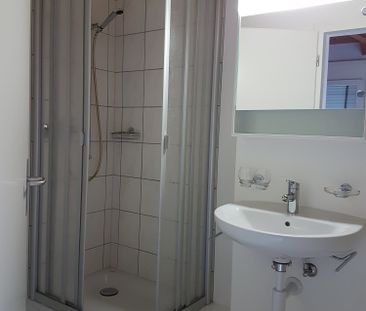 Charmante 2.5-Zimmer-Wohnung im 3. Obergeschoss in Ilanz - Photo 2