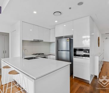 Stylish Fully Furnished Apartment with Secure Car Space - Photo 5
