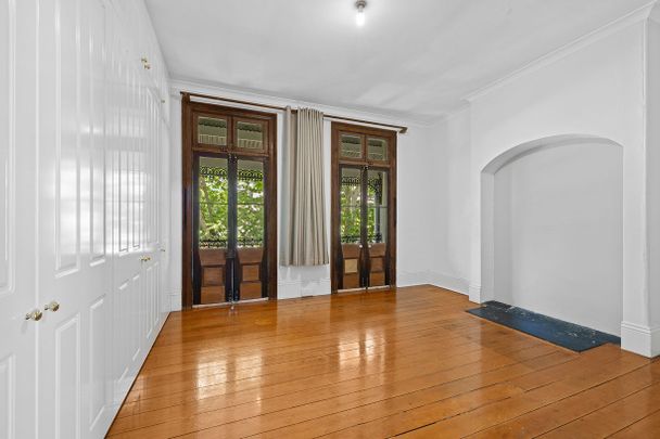 Charming 3-Bedroom Terrace in Tree-Lined Paddington Street - Photo 1