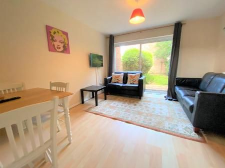 4 Bedroom Student Home - 3 Teddington Close - Photo 1