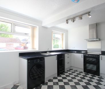 2 bedroom semi-detached house to rent - Photo 3