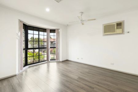 WELL-MAINTAINED HOME IN THE HEART OF WERRIBEE - Photo 3