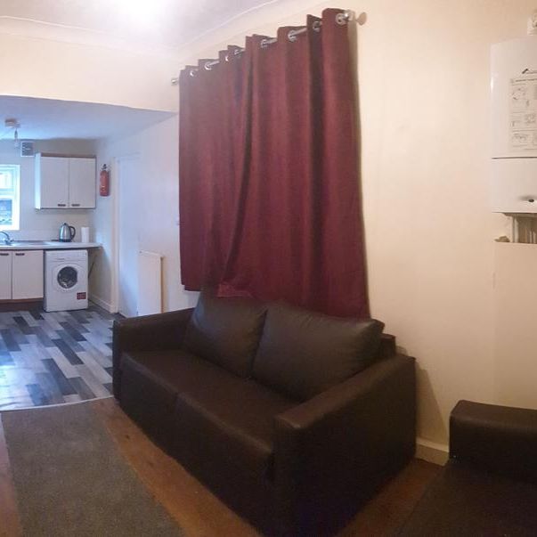 4 bedroom semi-detached house to rent - Photo 1