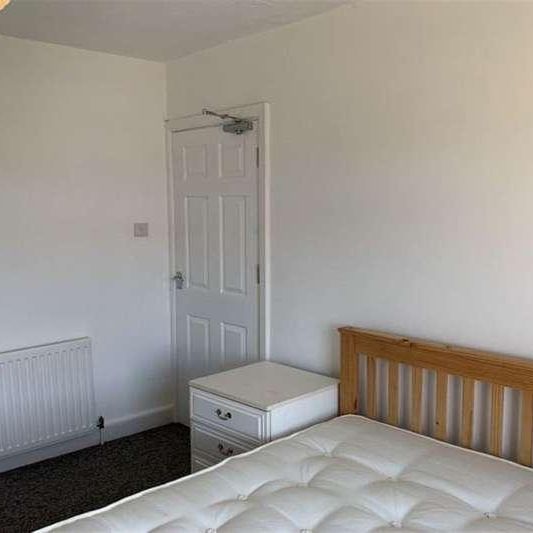 Bedroom Detached House In Winton, BH10 - Photo 1