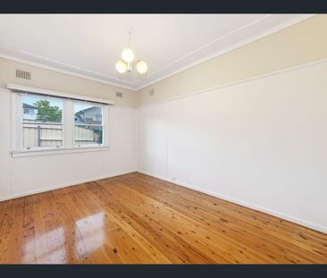Spacious 3 Bedroom Oasis - Photo 6