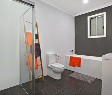 Spacious 3-Bedroom Townhouse in a Prime Location - Photo 2