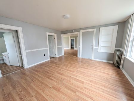 34 Forsythe St, Fort Erie - 2 Bed + Den Main Unit - Photo 5