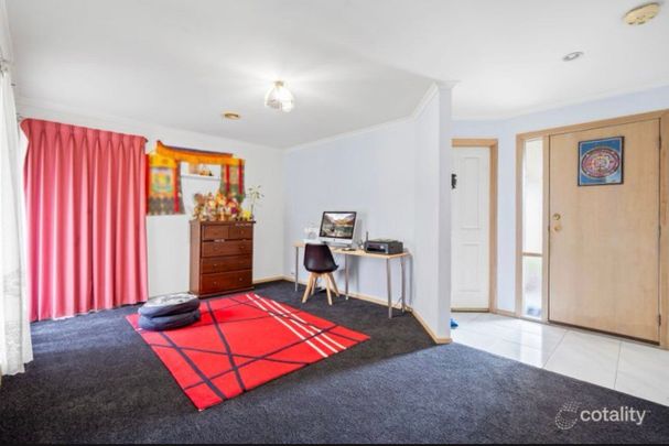 Roxburgh Park - Photo 1