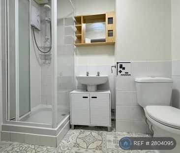 Studio to rent - Photo 6