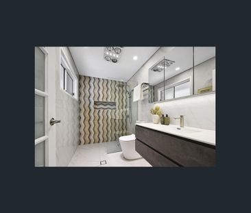 Exceptional over-sized townhouse with superb renovations - Photo 3