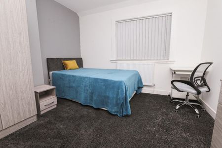 4 bedroom House To Let - Photo 2