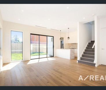 Modern Townhouse in Prime Box Hill North Location – Within Box Hill... - Photo 6