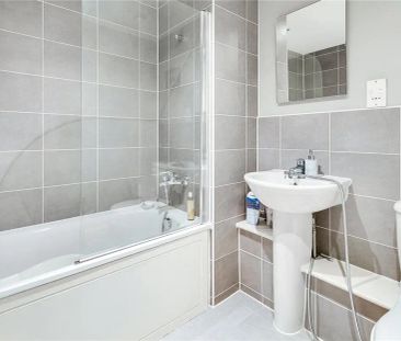 3 bedroom flat - Photo 4