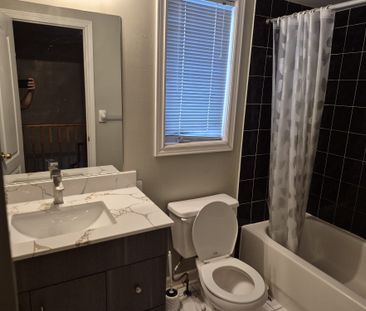 For Lease - 124 Lindenshire Avenue Unit# Upper, Vaughan, Ontario - Photo 2