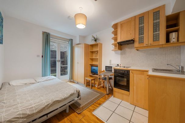 Studio to rent - Photo 1