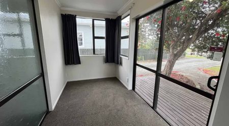 THREE BEDROOM - TAKARO - Photo 2