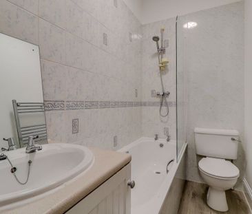 A 1 Bedroom Flat in Fairview GL52 2JU - Photo 2