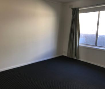 Ideally located 2 bedroom unit - ready to move in now! - Photo 4