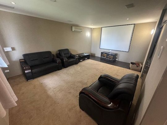 Modern & Spacious 2 Bedroom Unit in Parnell - Photo 1