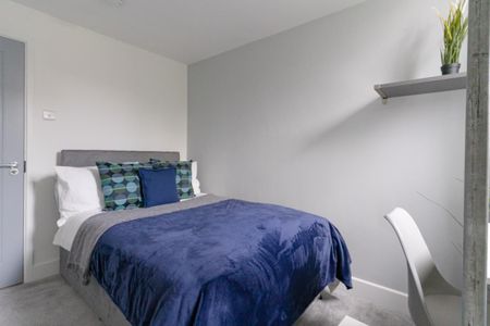 Stansted #72 - Photo 5