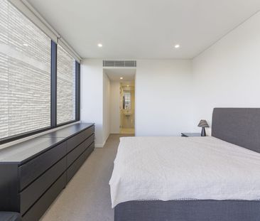 Furnished coastal retreat in a prime Bondi setting - Photo 2