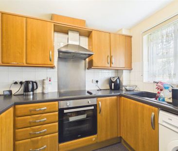 2 bedroom flat to rent - Photo 4