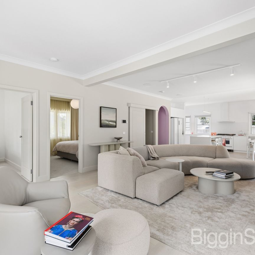 Double-Storey Luxury Living Near Lake Daylesford - Photo 1