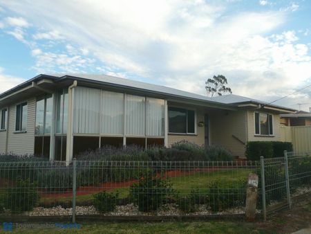 NEAT AS A PIN! - Photo 5