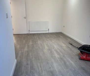 2 bedroom maisonette to rent - Photo 4