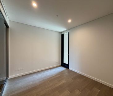 Brand New 1 Bedroom in the heart of Green Square Town Centre - Photo 1