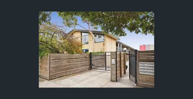 Private, Peaceful & Perfectly Positioned - Photo 1