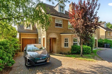 4 bedroom detached house to rent - Photo 2