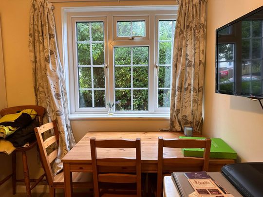 Room 1: 9 Durham Close, GU2 9TH - Photo 1