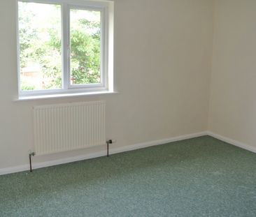 2 bedroom Terraced for rent - Photo 3