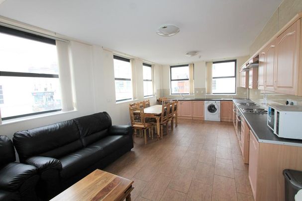 9 bedroom flat to rent - Photo 1