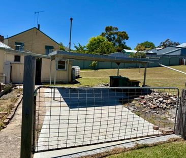 country-style home set on a spacious large block - Photo 3