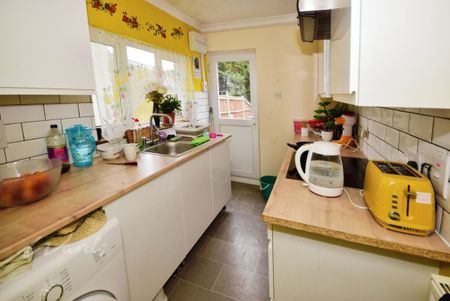 2 bedroom terraced house to rent - Photo 4