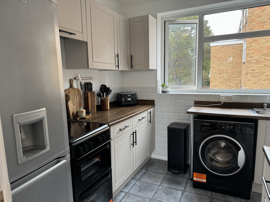 2 bedroom flat to rent - Photo 1