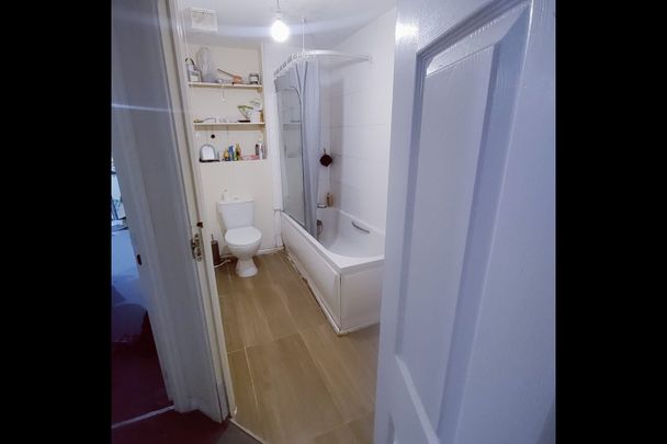 2 Bed Flat, Signet Square, CV2 - Photo 1