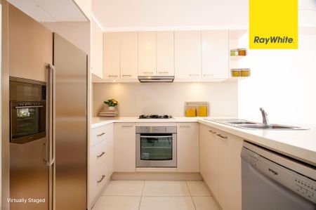 CONTEMPORARY THREE BEDROOM TOWNHOUSE IN MOST SOUGHT AFTER LOCATION - Photo 3