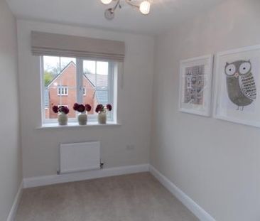 3 bedroom semi-detached house to rent - Photo 4