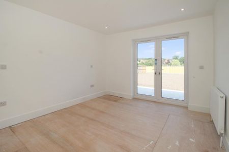 4 bedroom detached bungalow to rent - Photo 3