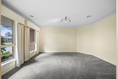 Stunning Home In Popular Alfredton - Photo 2