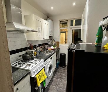 1 bedroom in a house share to rent - Photo 6