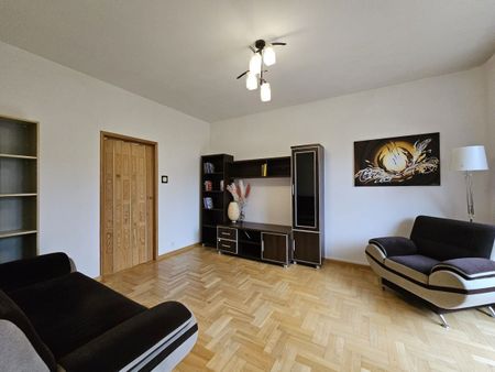 Przestronne dwupokojowe z balkonem blisko metra 54.6 m² - Photo 2