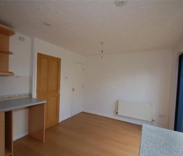 3 bedroom end of terrace house to rent - Photo 3